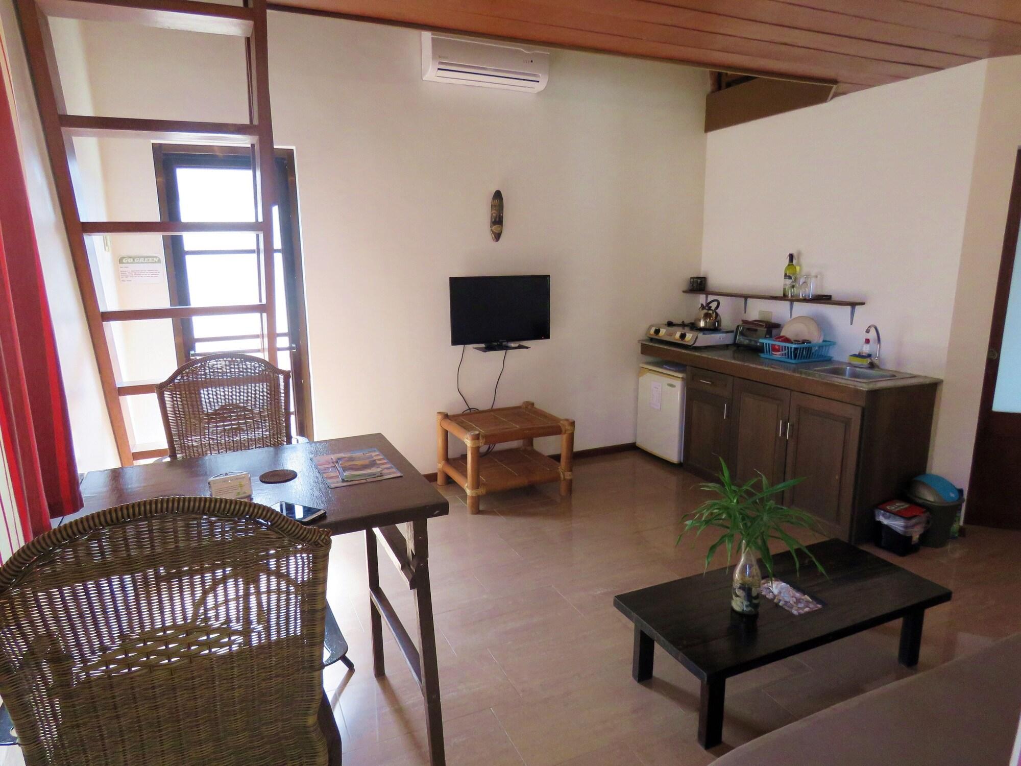 Reef Retreat Resort Balabag  Luaran gambar
